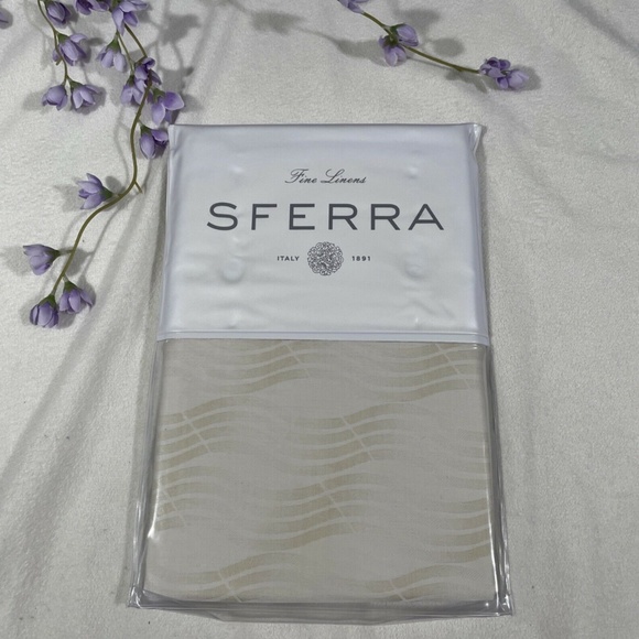 NIB SFERRA Vissio [ 1 Euro Continental] Pillow Sham Champagne 26 x 26‎